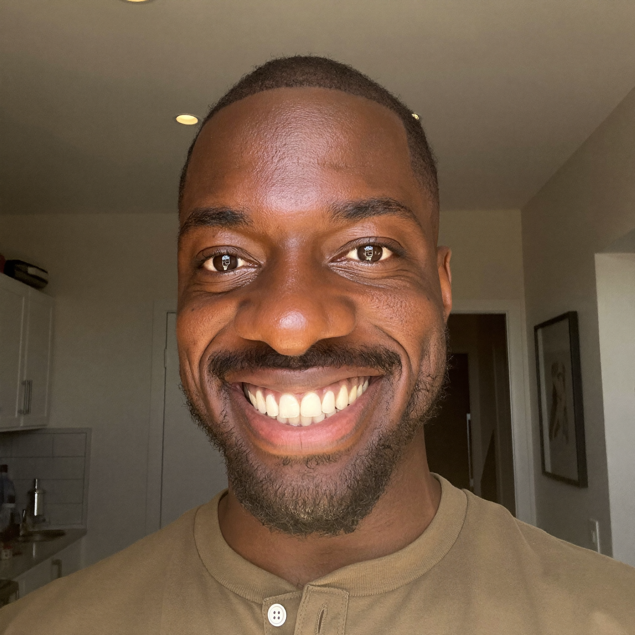 headshot-04-david.png